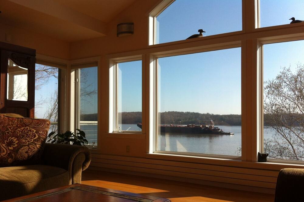 Photo of Livingroom in Ulster Park