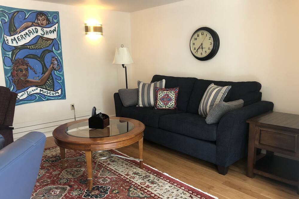 Photo of Livingroom in Ulster Park