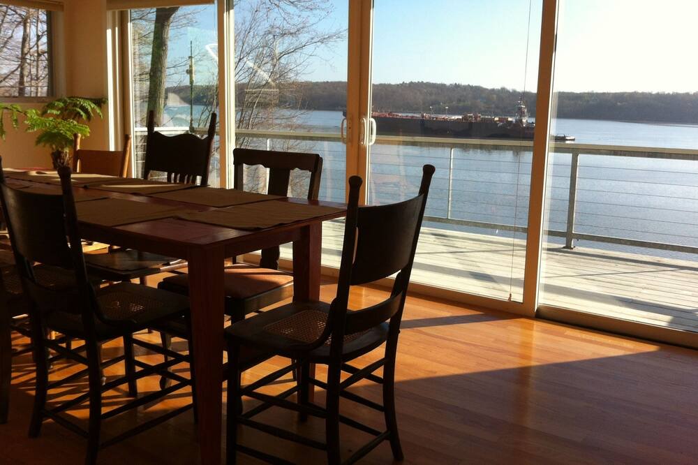 Photo of Bedroom in Ulster Park