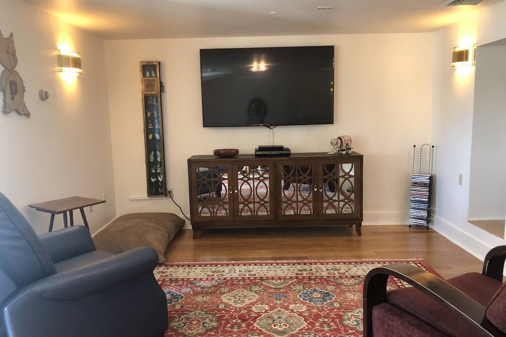 Photo of Livingroom in Ulster Park