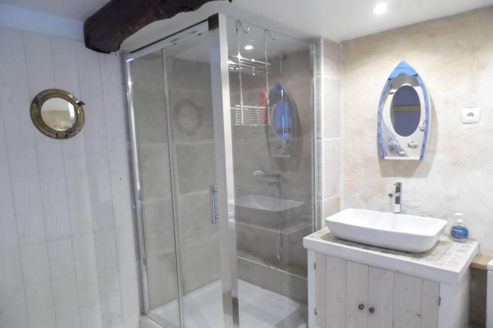 Photo of Bathroom in Vabre-Tizac