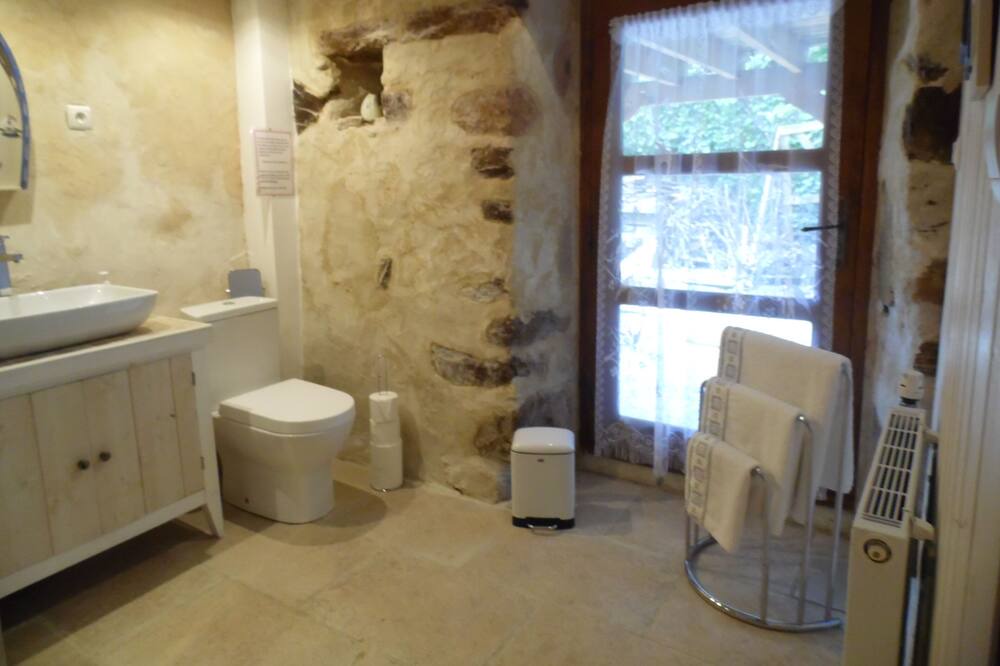 Photo of Bathroom in Vabre-Tizac