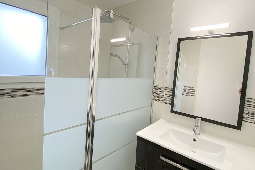 Photo of Bathroom in Saint-Molf