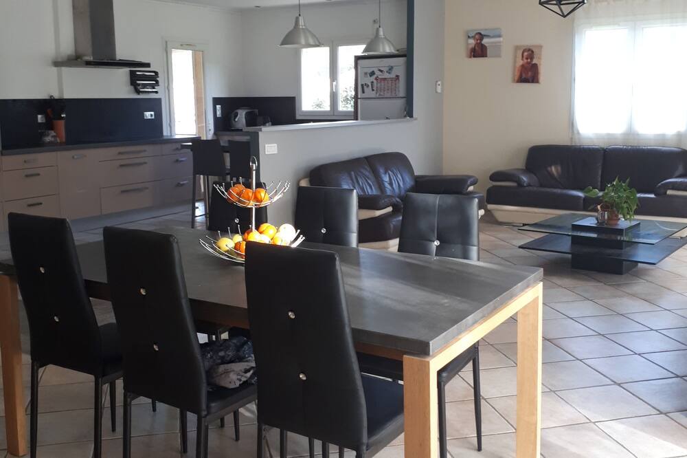 Photo of Livingroom in Laval-Pradel