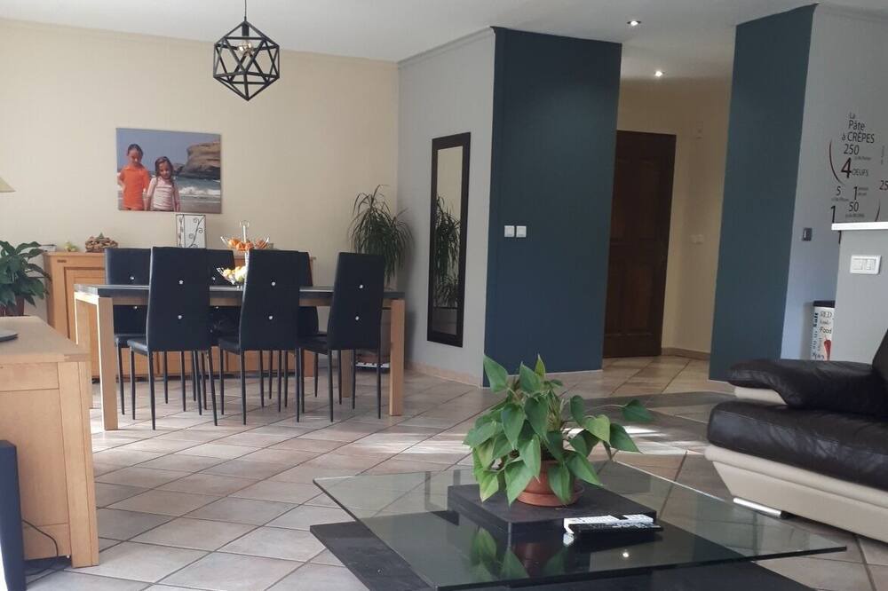 Photo of Livingroom in Laval-Pradel