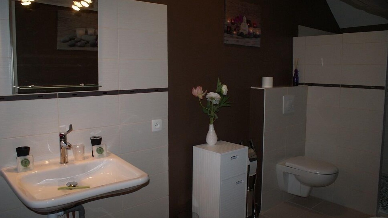 Photo of Bathroom in Clerey