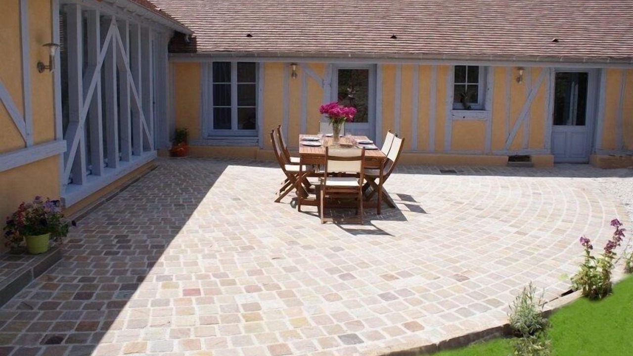 Photo of Patio Balcony in Clerey