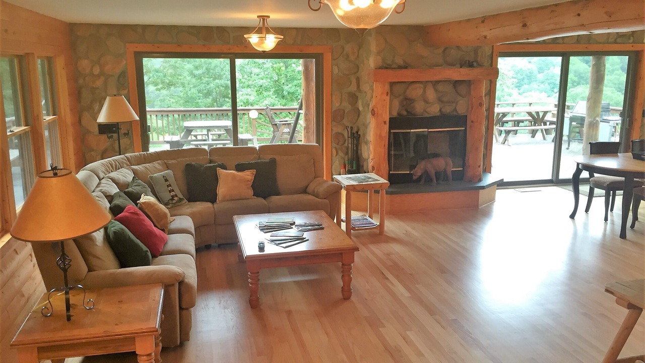 Photo of Livingroom in Long Eddy