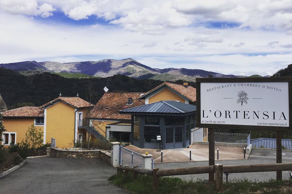 Photo of Outdoor in St Gervais sur Mare