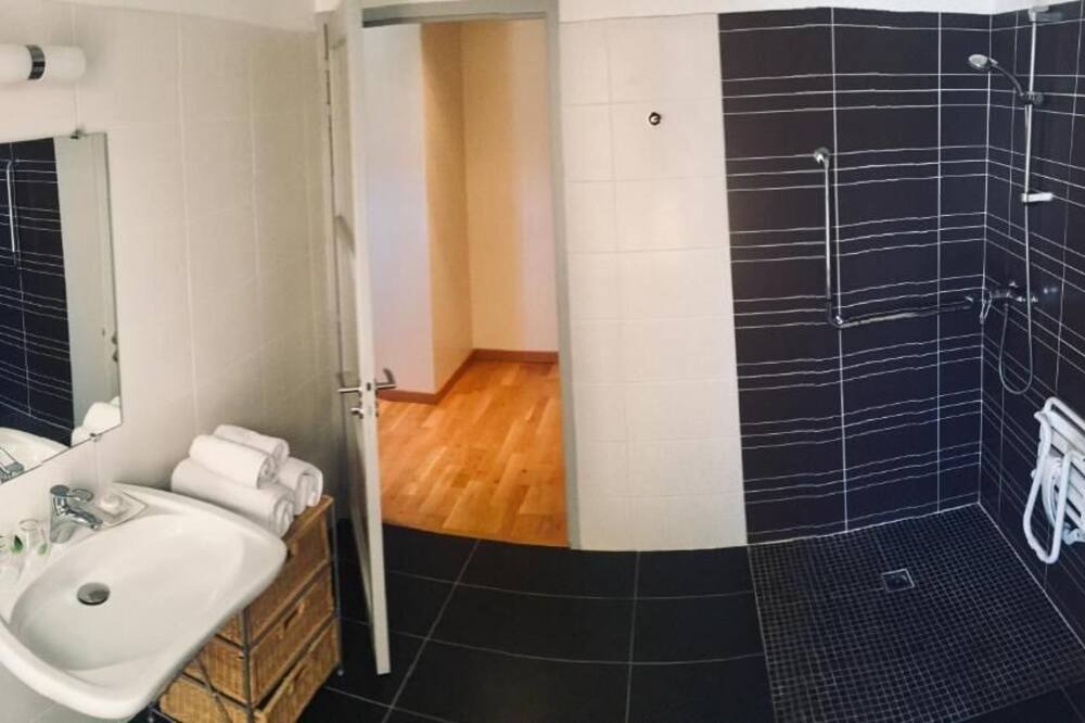 Photo of Bathroom in St Gervais sur Mare