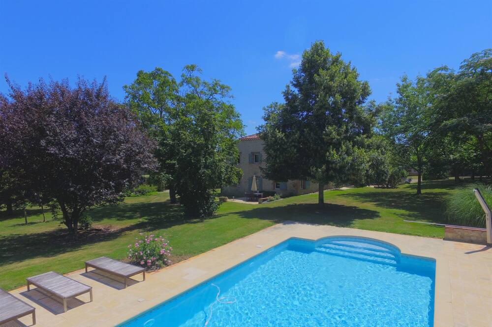 Photo of Outdoor in Saint-Loup
