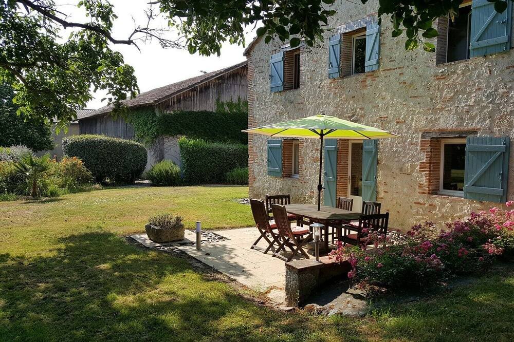 Photo of Outdoor in Saint-Loup