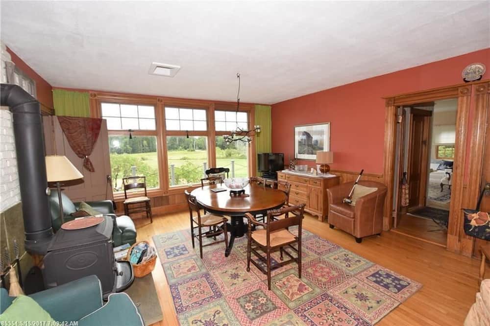 Photo of Livingroom in Roque Bluffs