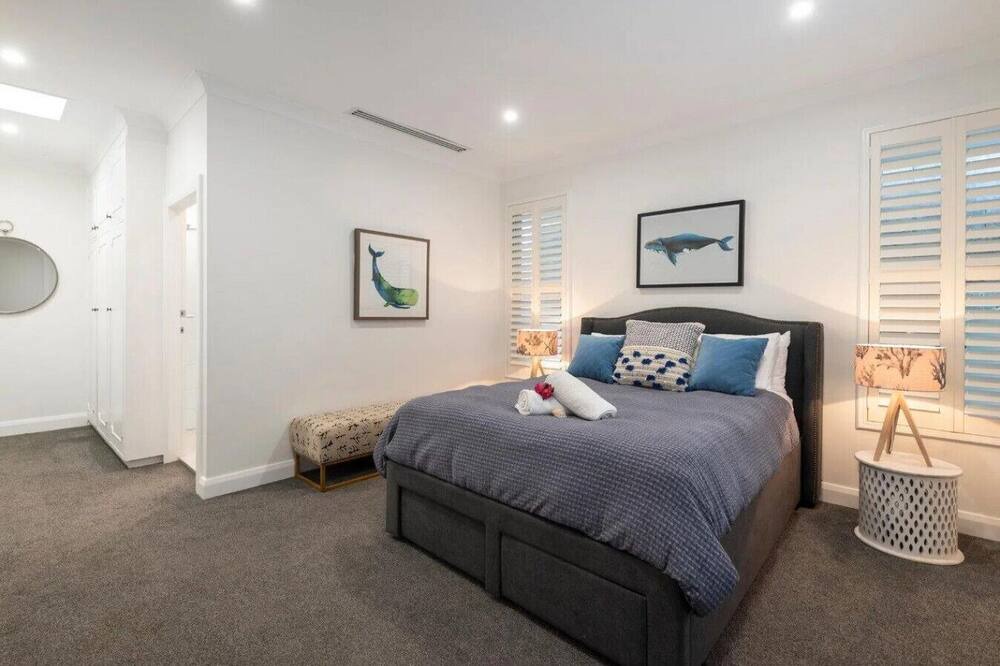 Photo of Others in Whale Beach