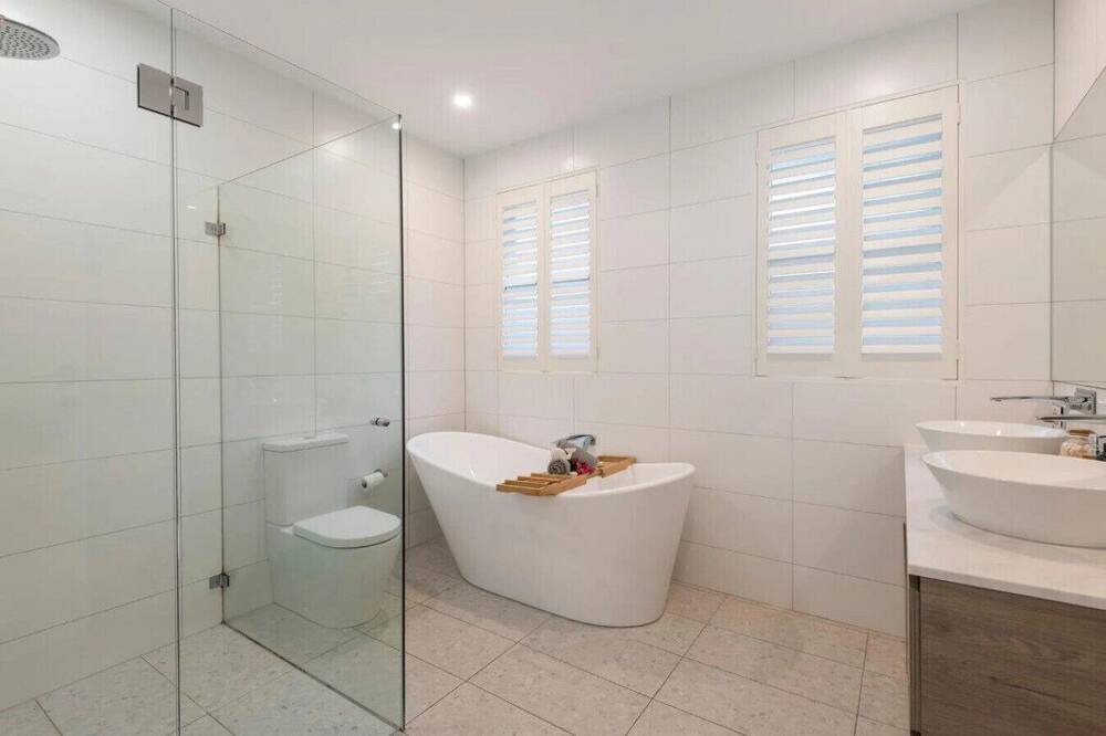 Photo of Others in Whale Beach