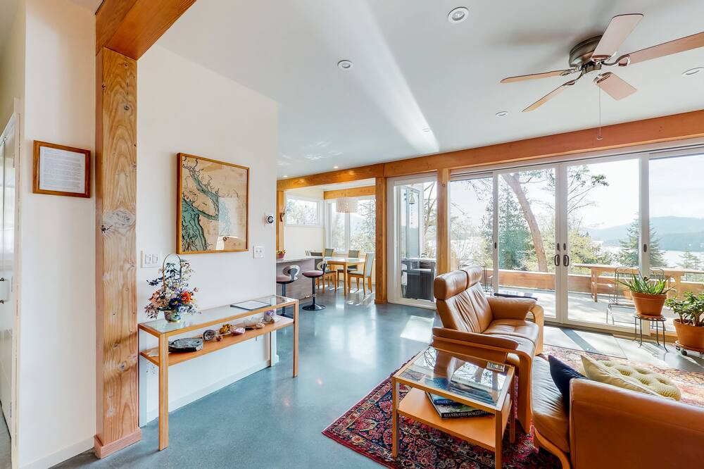 Photo of Others in Eastsound