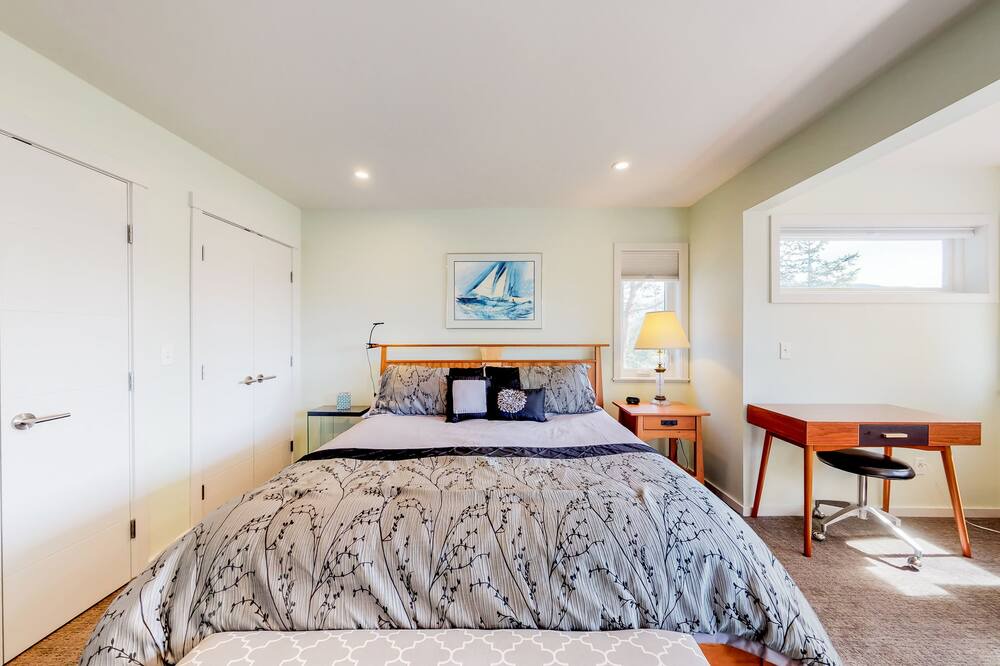 Photo of Others in Eastsound