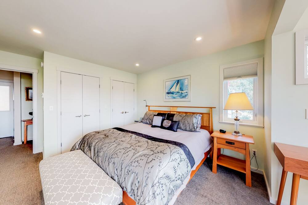 Photo of Others in Eastsound