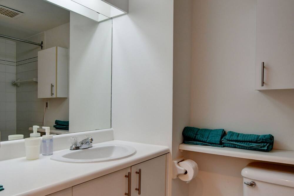 Photo of Bathroom in Laval