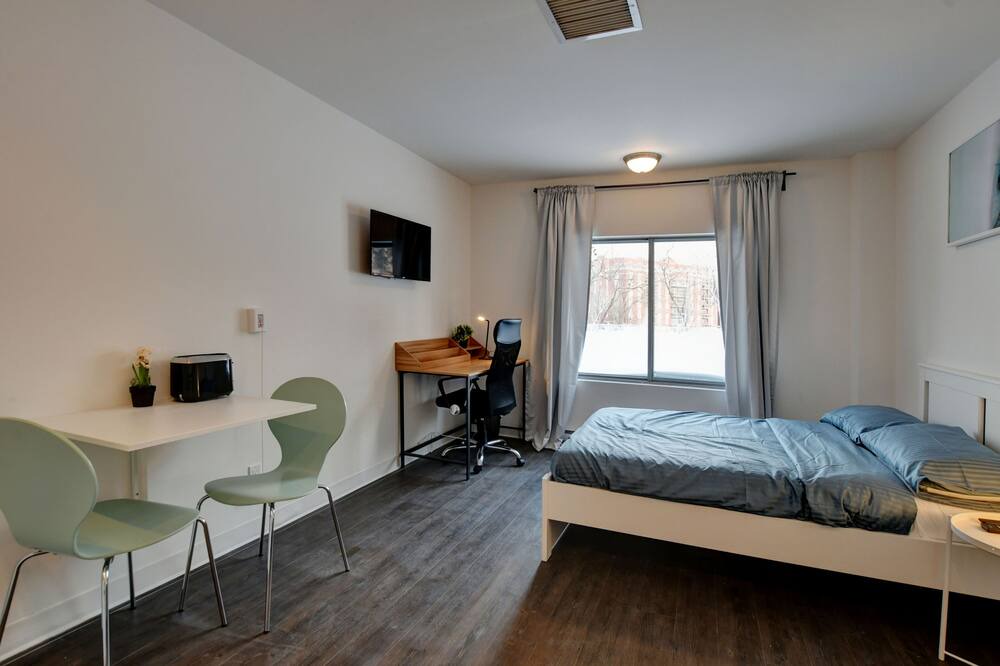 Photo of Bedroom in Laval