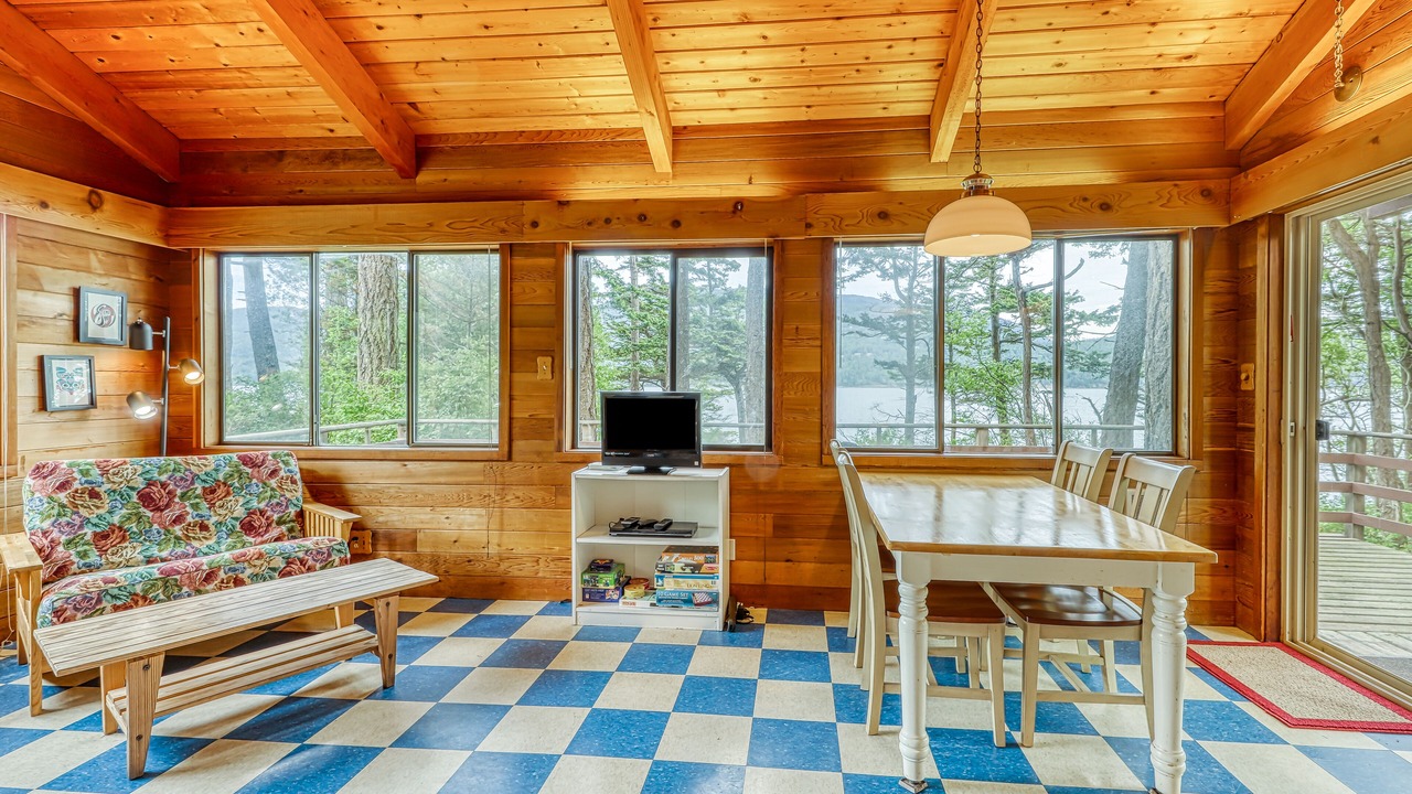 Photo of Livingroom in Eastsound