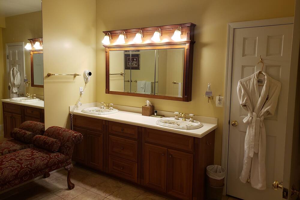 Photo of Bedroom in Solomons Island