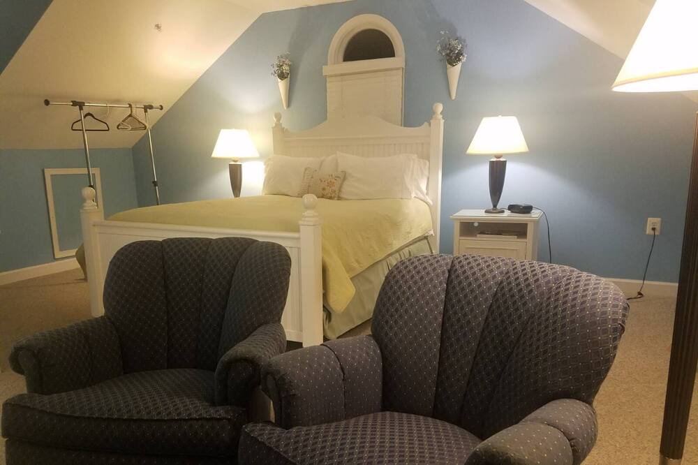 Photo of Bedroom in Solomons Island