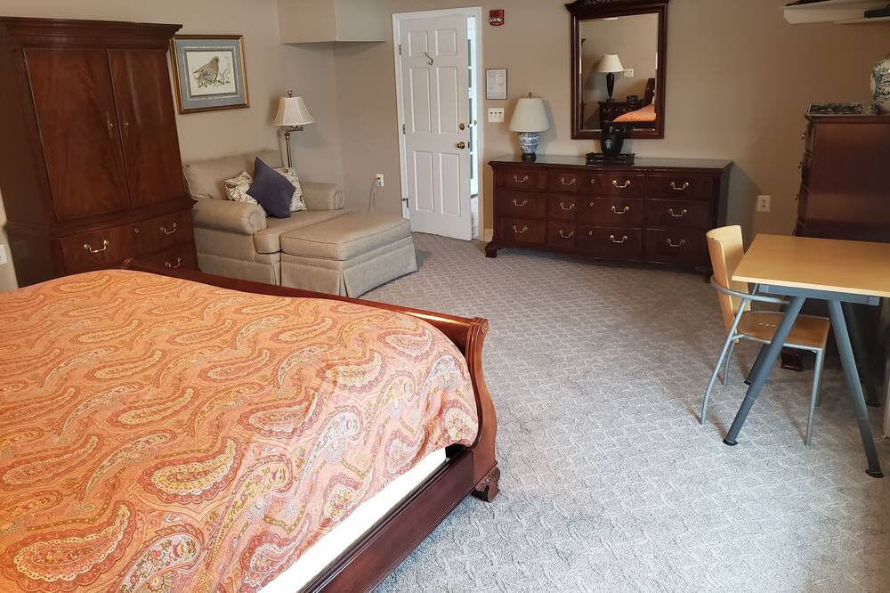 Photo of Bedroom in Solomons Island
