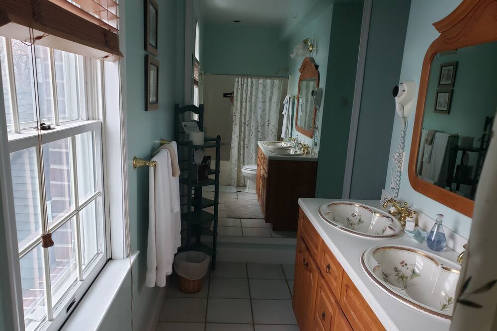 Photo of Bedroom in Solomons Island