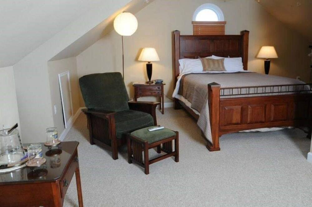 Photo of Bedroom in Solomons Island