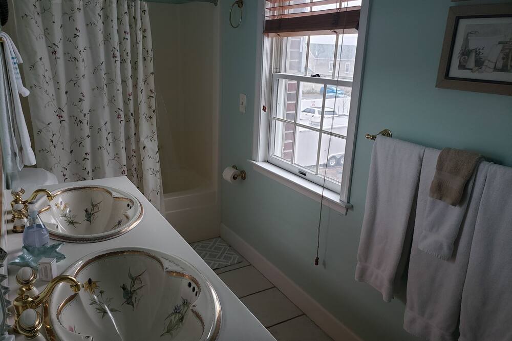 Photo of Bedroom in Solomons Island