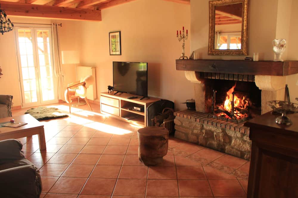 Photo of Livingroom in Lescousse