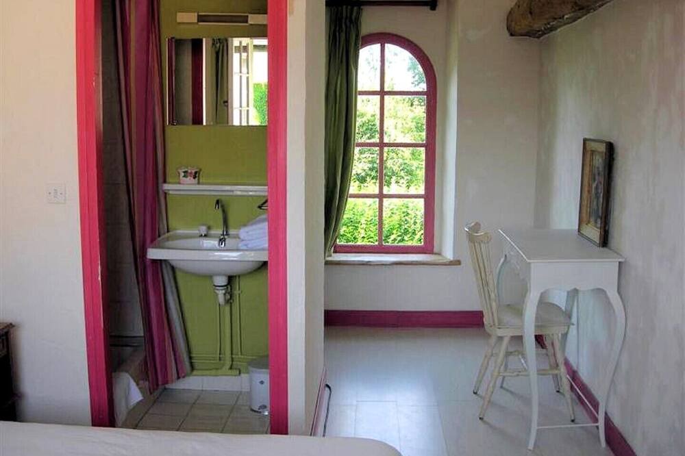 Photo of Bedroom in Nonant