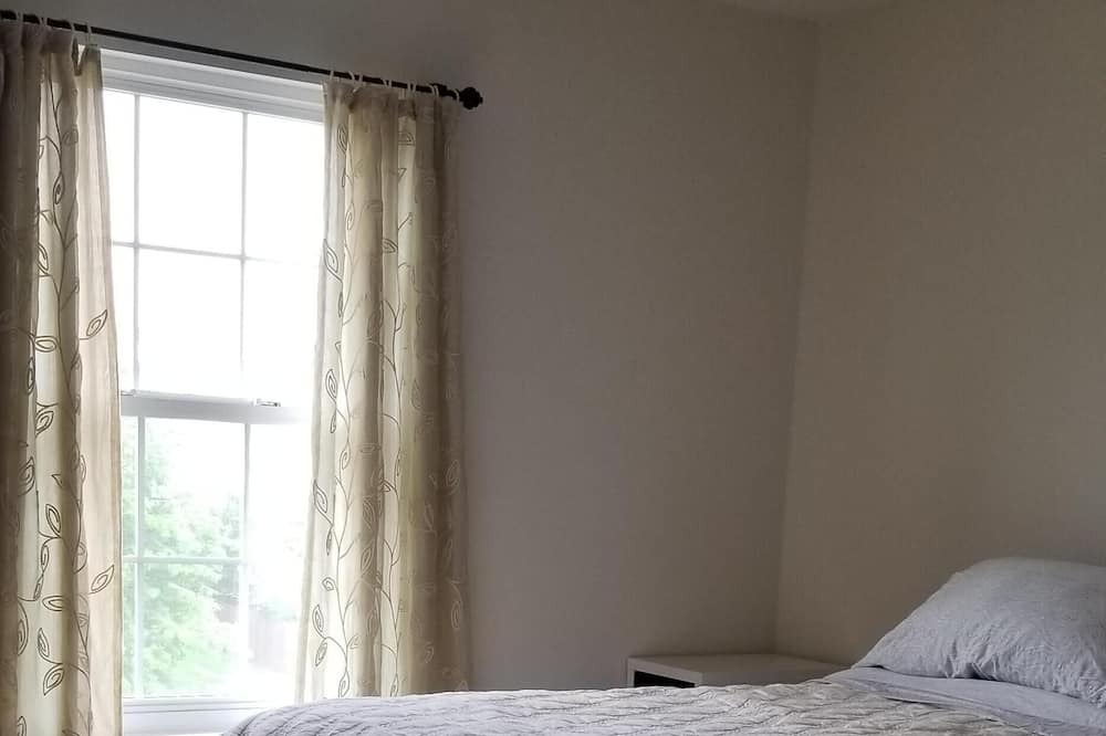 Photo of Bedroom in Edgewater