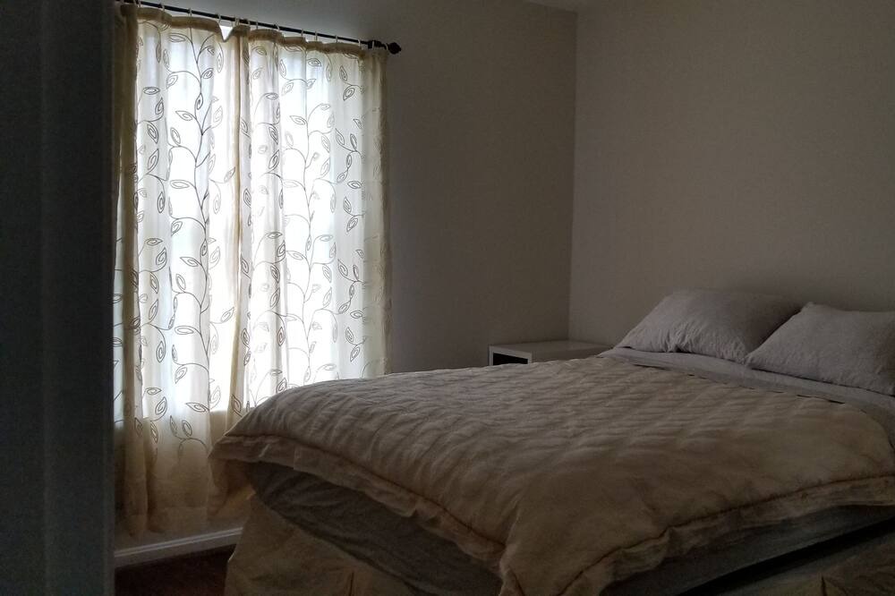 Photo of Bedroom in Edgewater