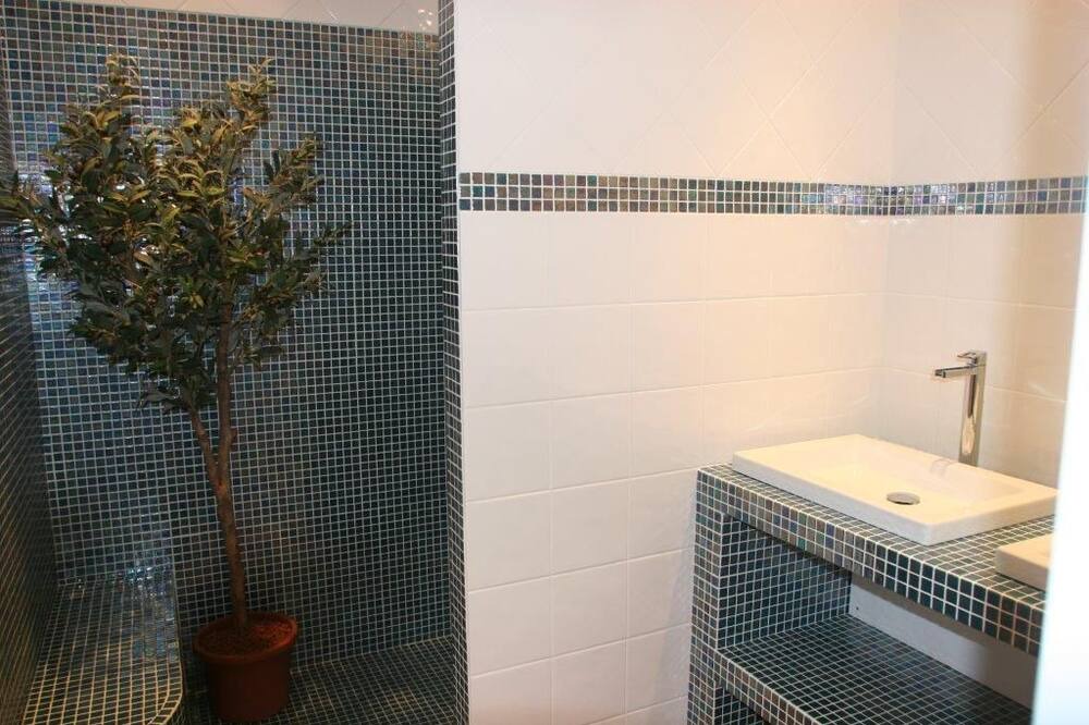 Photo of Bathroom in Sabran