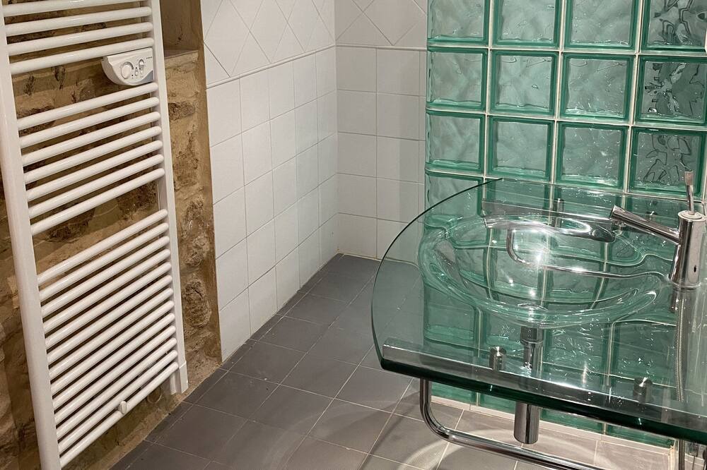 Photo of Bathroom in Sabran