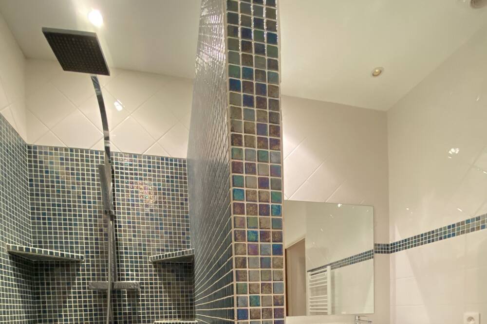 Photo of Bathroom in Sabran