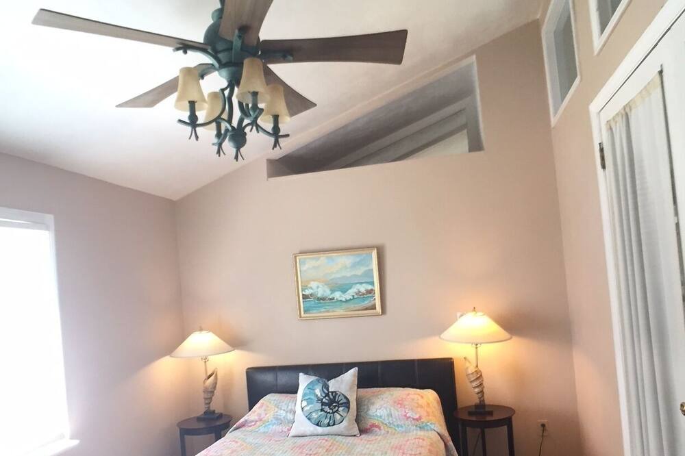 Photo of Bedroom in Alligator Point