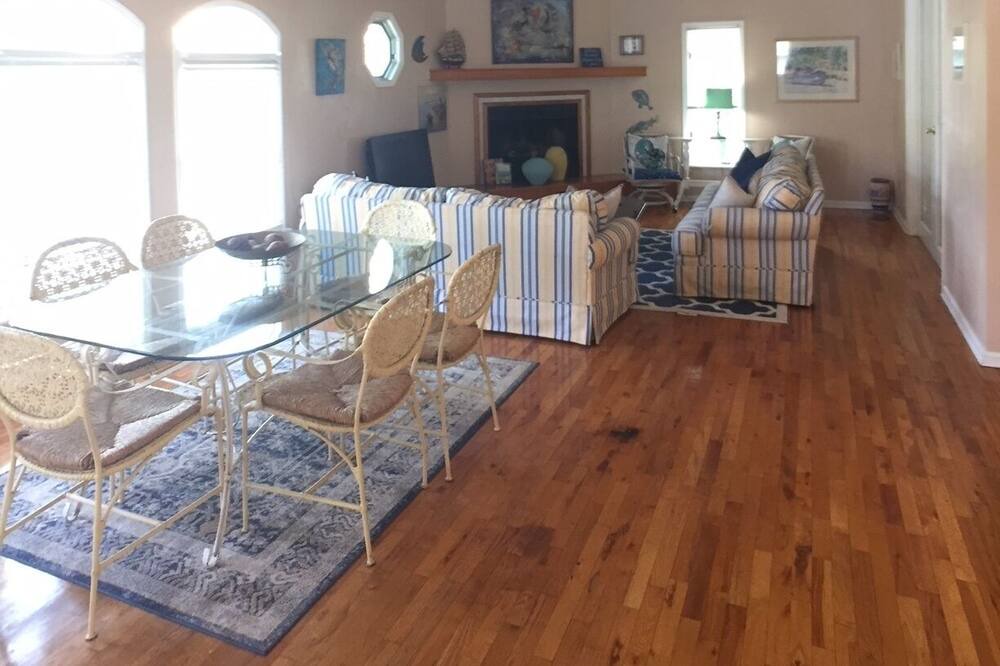 Photo of Livingroom in Alligator Point