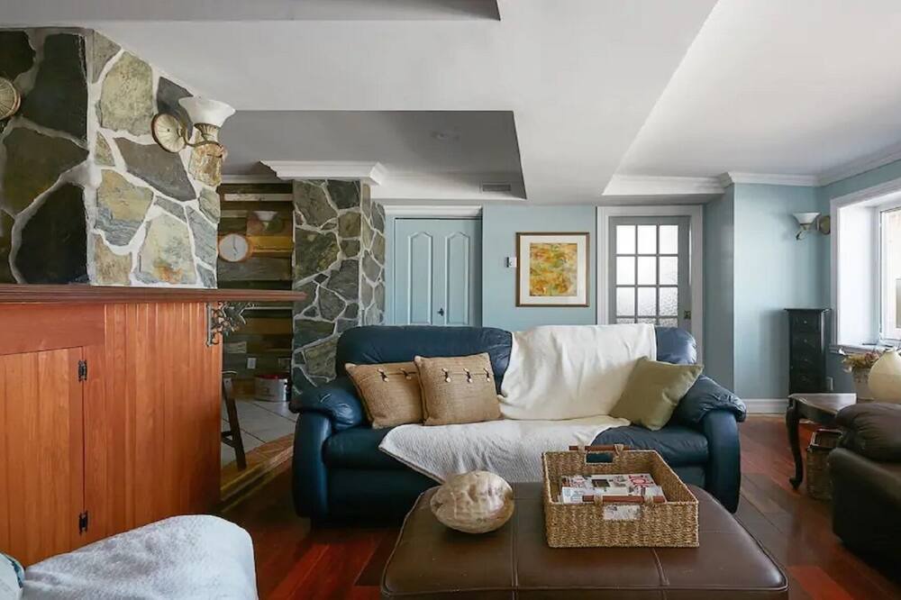 Photo of Livingroom in Pincourt