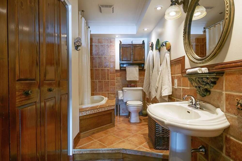 Photo of Bathroom in Pincourt