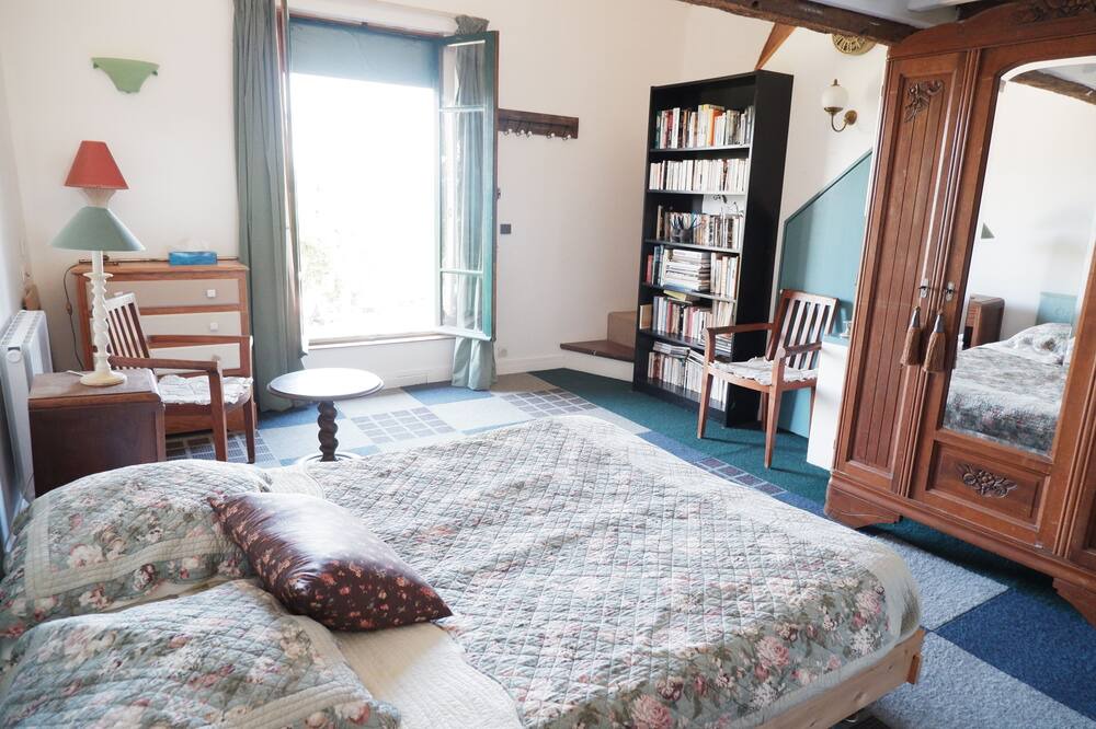 Photo of Bedroom in Cormeilles