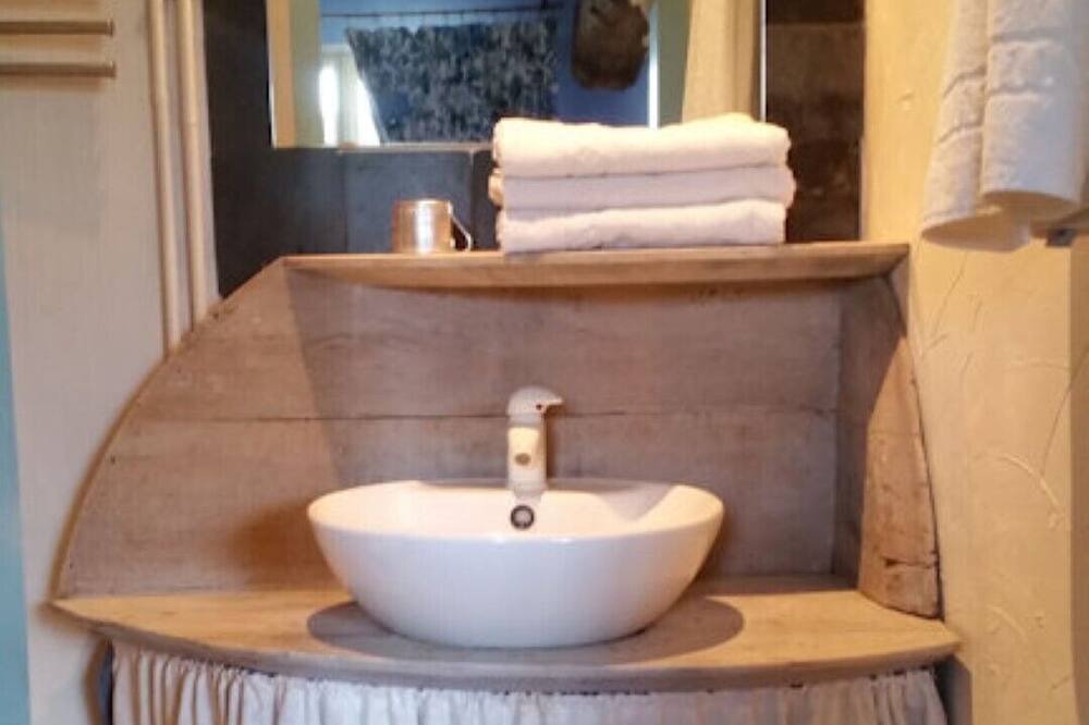 Photo of Bathroom in Nonant