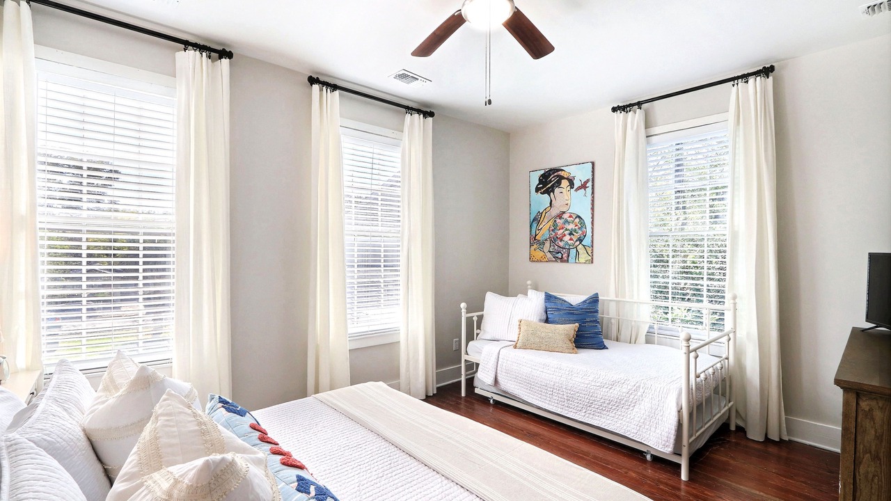 Photo of Bedroom in Beach Institute
