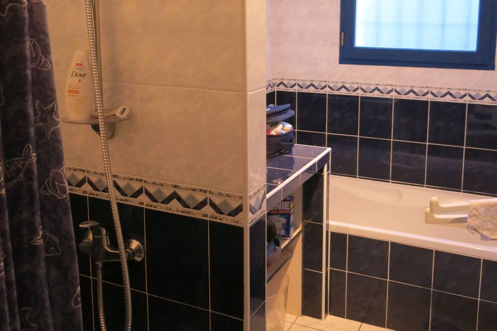 Photo of Bathroom in Gastes
