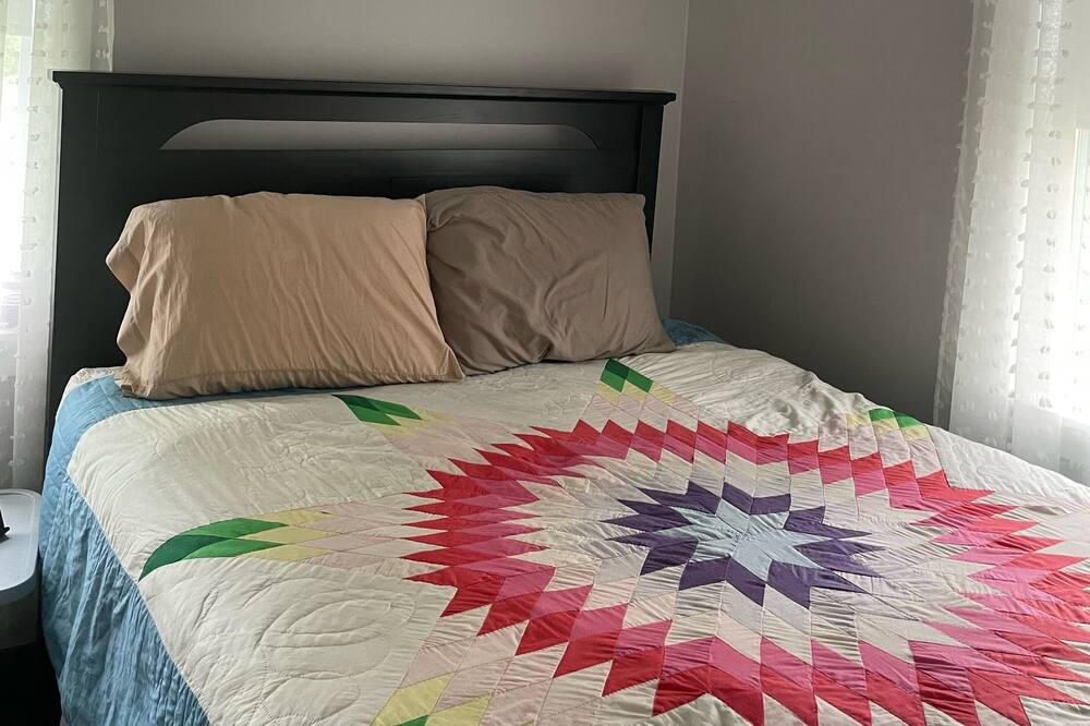 Photo of Bedroom in Brier Hill