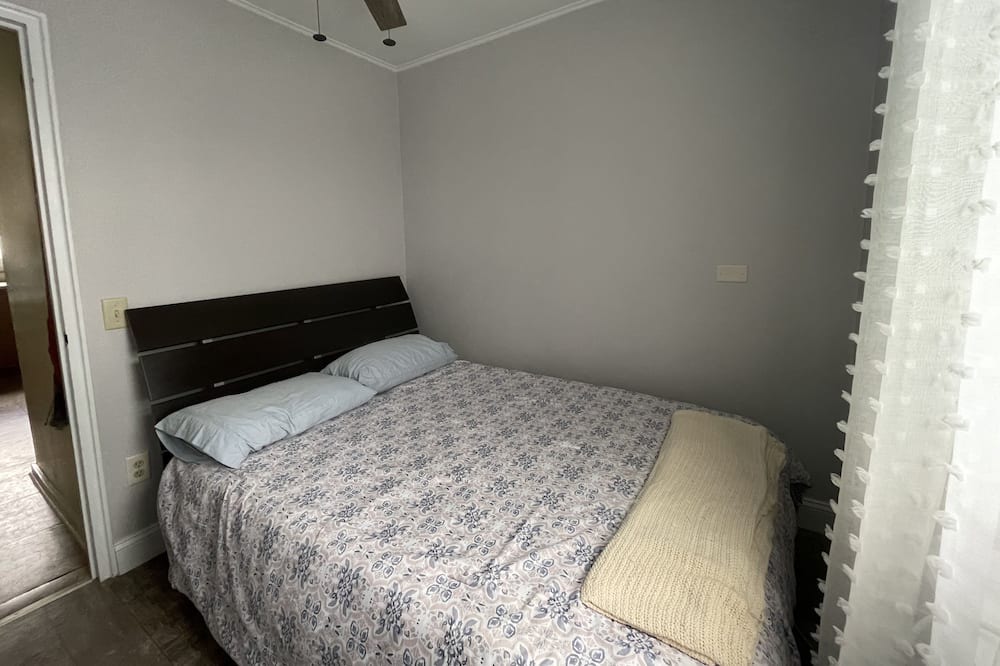 Photo of Bedroom in Brier Hill