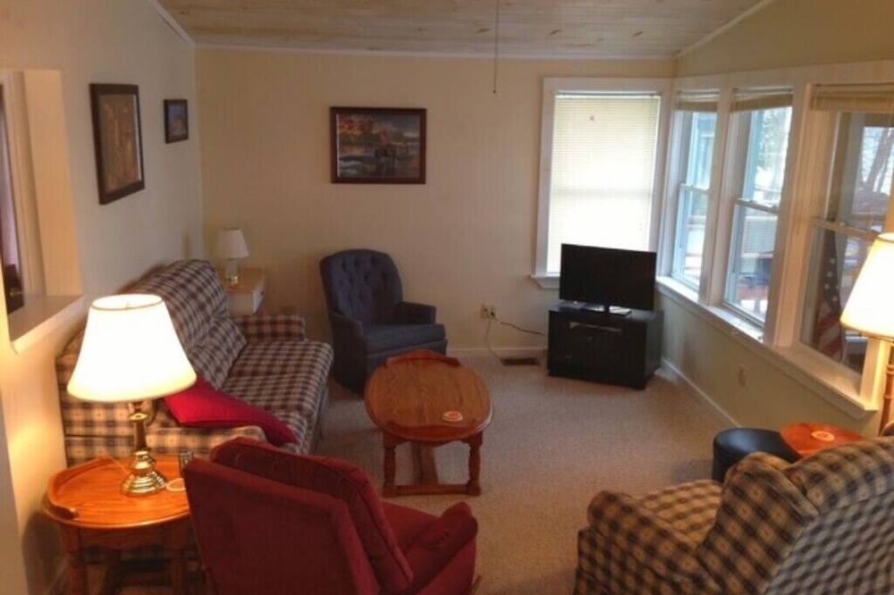 Photo of Livingroom in Brier Hill
