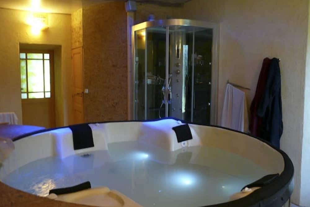 Photo of Bathroom in Puylaurens